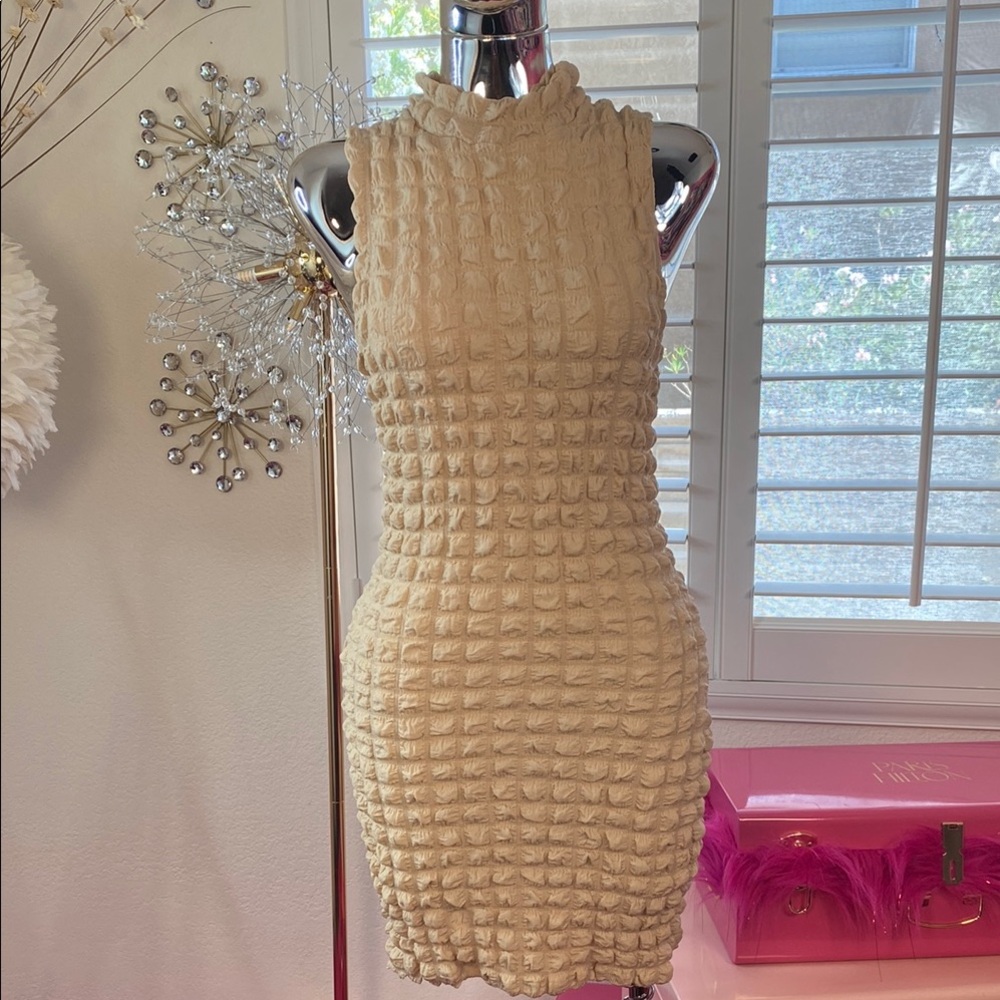 Luxe Grid Textured Stretch Dress – Light Beige